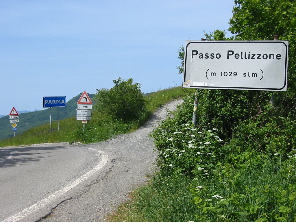 IMG_1938.JPG - En liten rast p toppen av  Passo Pellizzone .