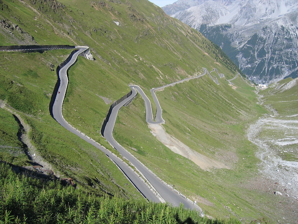 IMG_4669.JPG - Vi nytter utsikten rett før vi når toppen av  Passo dello Stelvio 